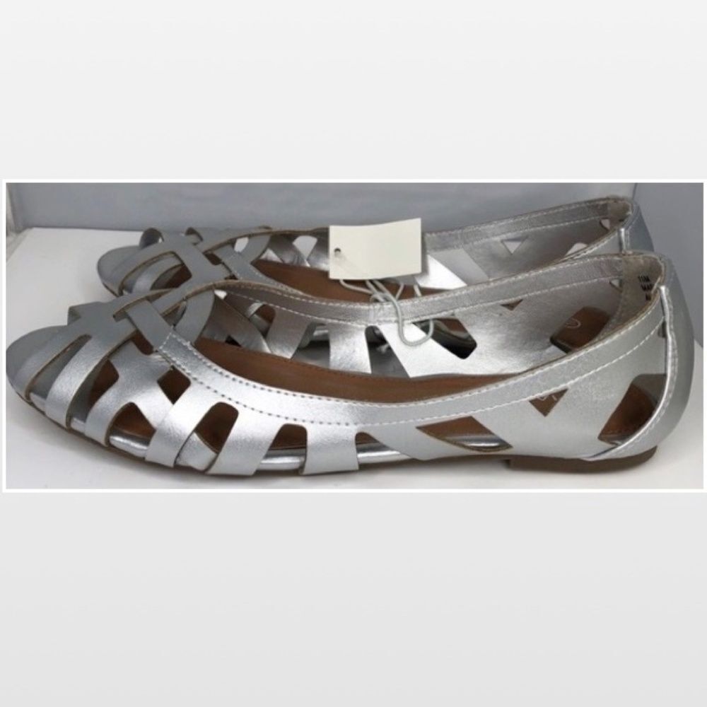 New Massini Flats Shoes Womens Strappy Silver Metallic Comfortable Slides NWT - Picture 5 of 15